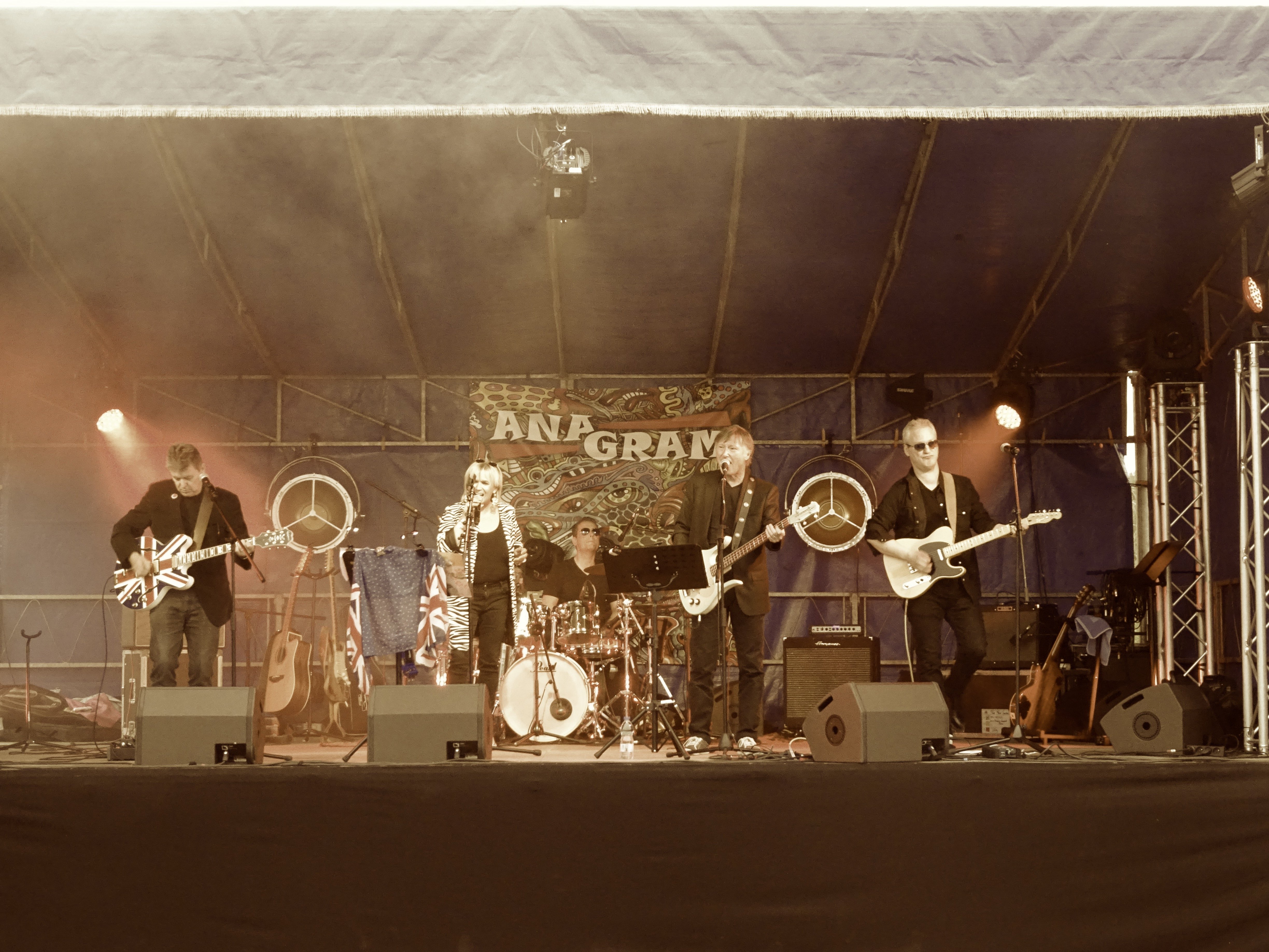 Anagram  pop rock groove